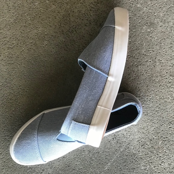 1 Left Nature Blue Textured Slip On Sneaker 9.5 - Picture 2 of 6